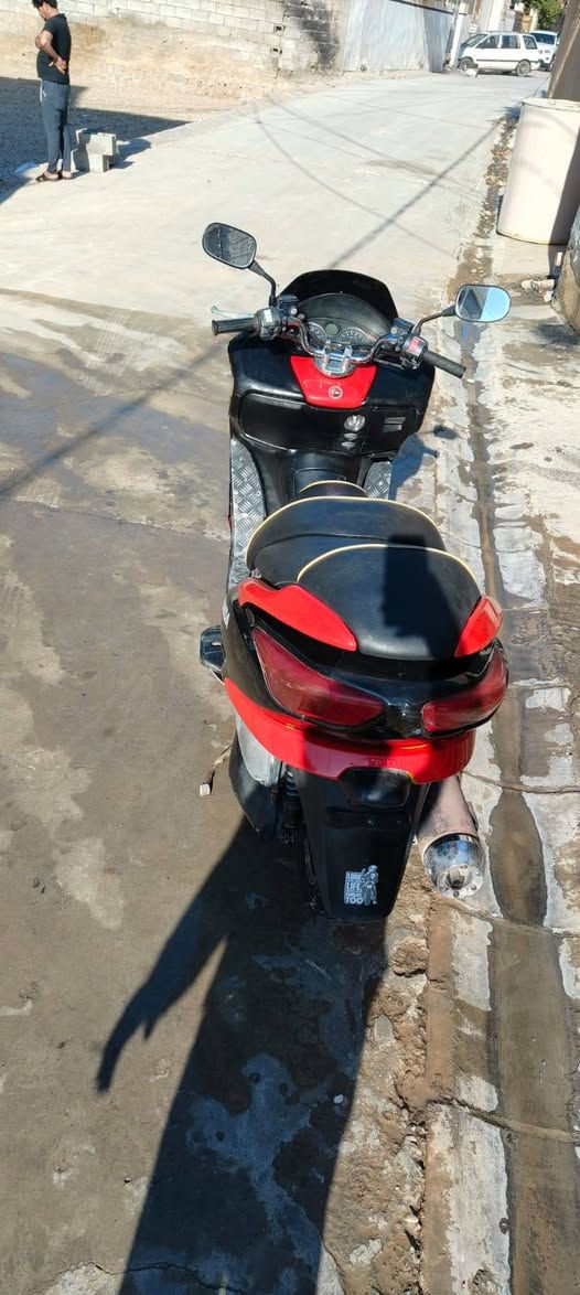 سلام عليكم دراجة فورزة  كاملة مكملة 
سعر 800قفل 
***********
صاحب دراجة
