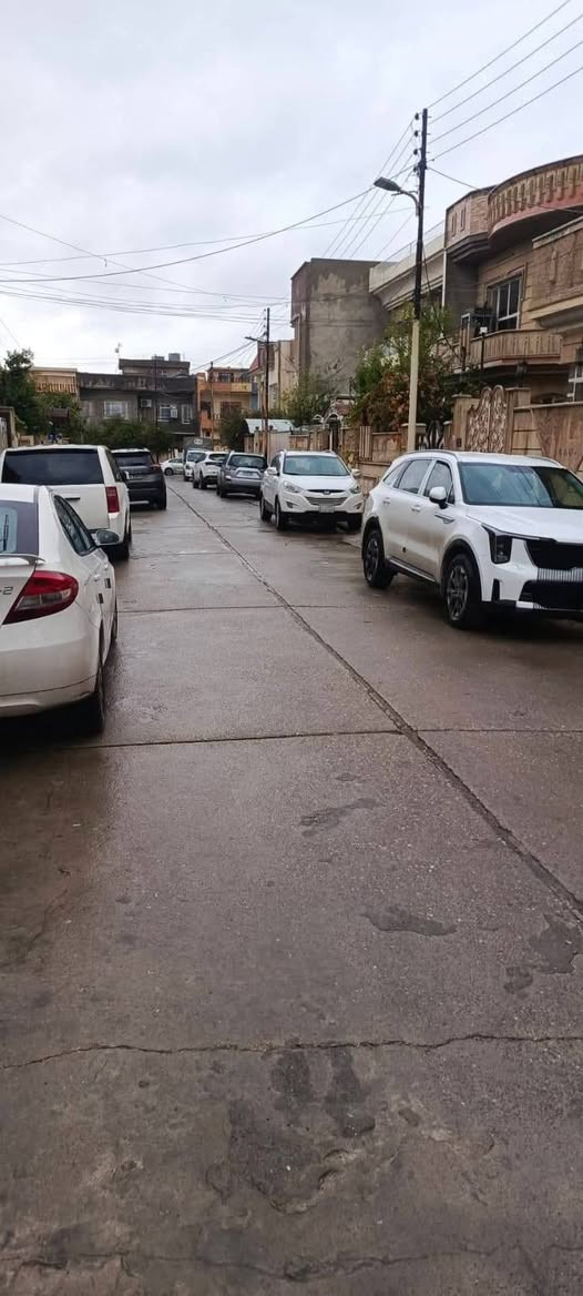 #عروض_مكتب_الإطار_الذهبي
دار للايجار دار للايجار 
حي الصديق الأولى 
قرب صله الارحام 
100متر 
طابقين 
3غرف وهول استقبال صحيات بالطابقين مطبخ وكراج 

للاستفسار زياره المكتب حي النور قرب ملعب الكلاسيكو
او الاتصال على الارقام التالية 
متوفر واتساب 
***********
***********
