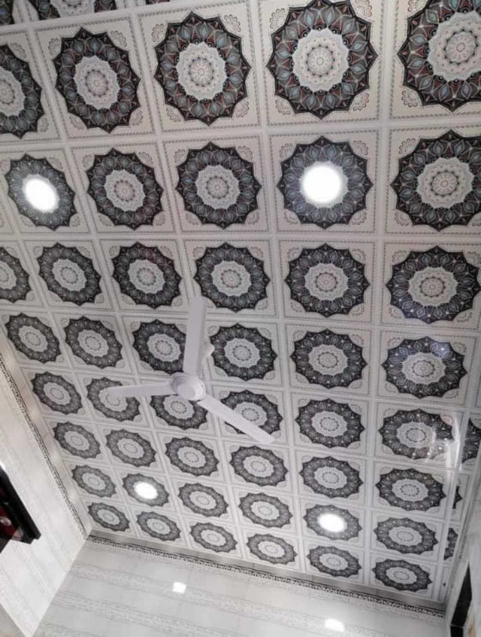 السلام عليكم ورحمة الله وبركاته .......
يوجد لدينا كادر عمل كامل لتنصيب السقوف الثانوية
لجميع المباني والمحلات والبنايات الكبيرة وبأرخص الأسعار
وادق العمل كرسته وعمل أو فقط كرسته للاستفسار الاتصال
***********
***********
***********
رضاكم هوه غايتنه اتصل واني بالخدمه للجميع❤️
