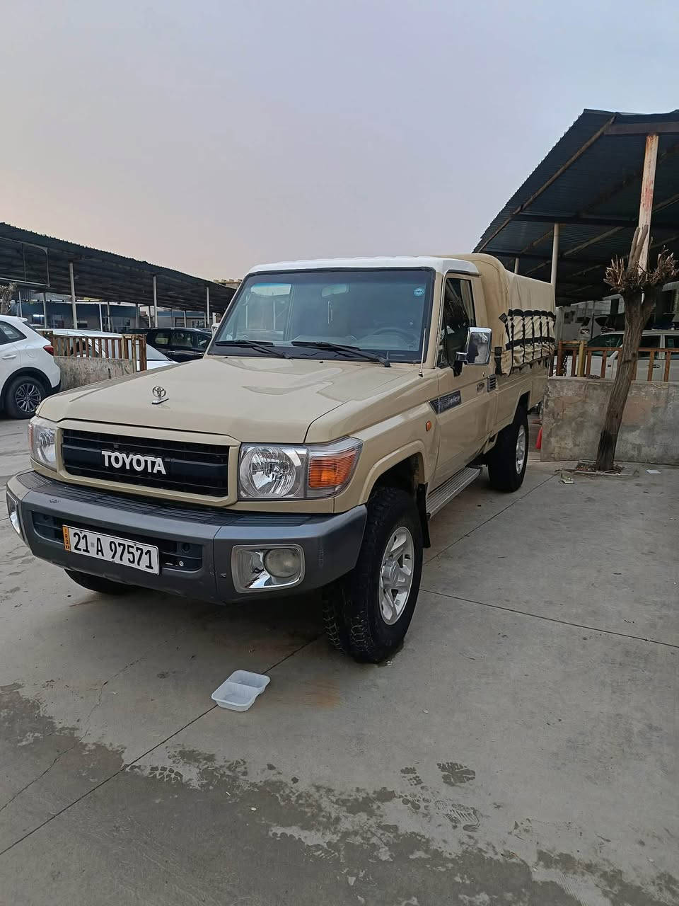 تۆیۆتا مێگزەمین 
مۆدێل 2013 
دوو پارچەی بۆیاخە لەسەر ساخی
لێدراوی نیە 
سەنەوی تازەیە تا 2031 بە ناوی خۆمەوەیە 
گێڕو مەکینەو ئەکسلی بەشەرت 
چەمچەی لۆکە 
چادری لۆکە 
سەیارەکە جایزە 
شوێن سلێمانی 
موشتەریت تەلەفونکە لە خزمەتام 
0772 291 8080 السليمانية, العراق
