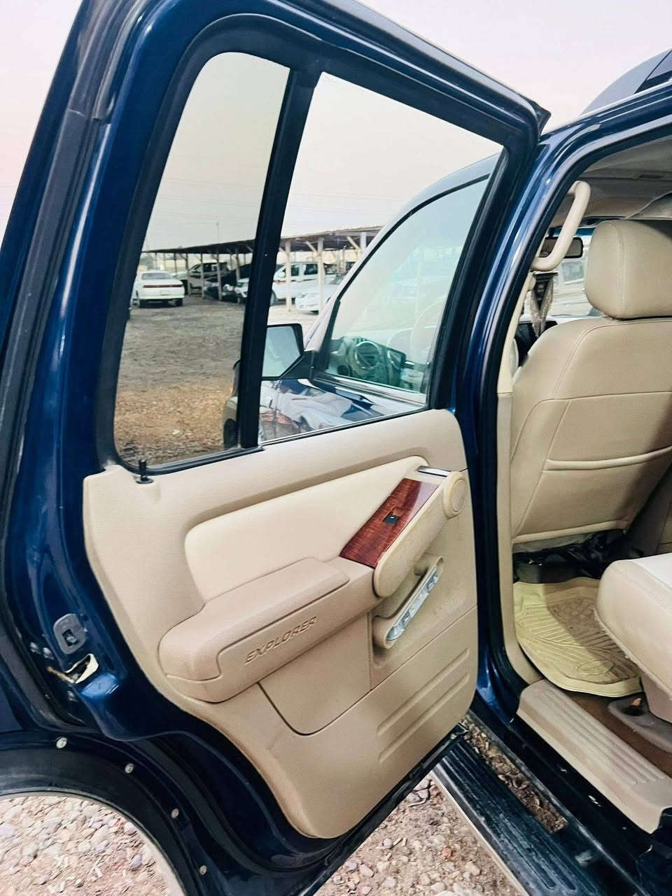 السلام عليكم
إكس بلاور جديده المديل 2008
حادثه جاملق وابنيد 
رقم نكليزي 12 يعني نينوى ابسمي 
السياره جديده وجاهزه مابيها اي تقص
تبريد قطعتين 
7 اراكب  السياره مال جناي 
حجم المكينه 8 اسندر 
العنوان ذي قار قضاء رفاعي لاستفسار ع رقم 
***********
