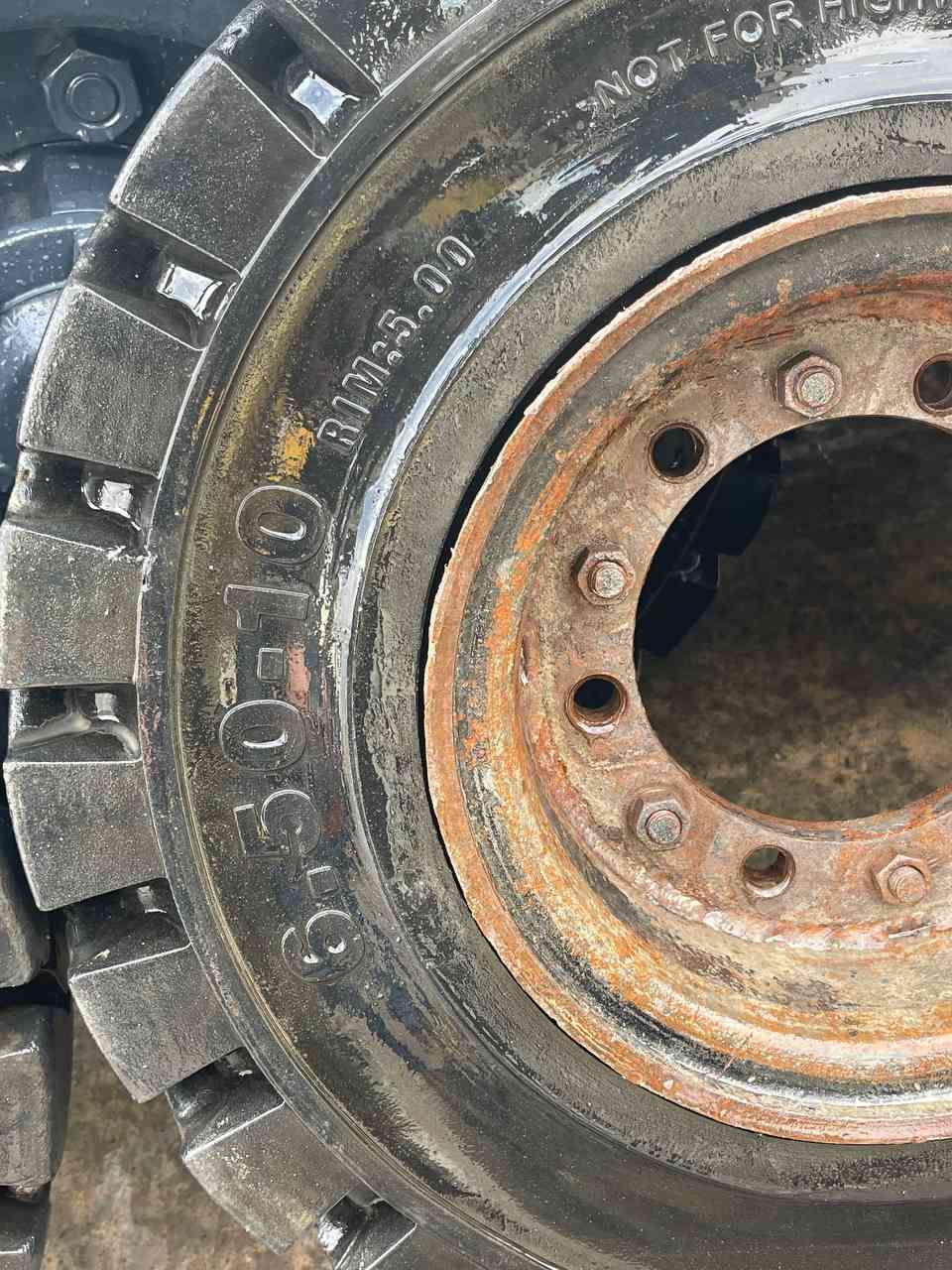 للبيع إطارت ربل +وياله" امامي حجم "15" خلفي حجم"10" سعر6$ 
***********
