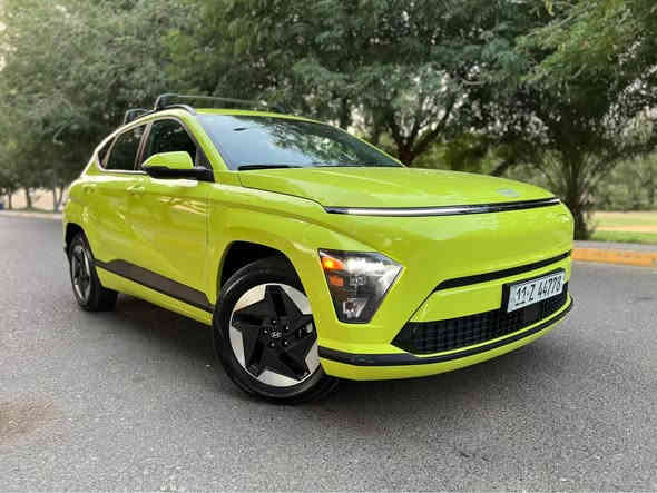 السلام عليكم
🍋اللون مميز 
كونا الشكل الجديد ٢٠٢٤  وارد امريكي طخه جدا بسيطه اسفل الرقم الخلفي ودعاميه مبدله نفس اللون يعني بدون صبغ 
فول كهرباء 
بصمه كراسي كهرباء تبريد شاشه 
رادار توقف ذاتي عند الاقتراب 
تحديد السرعه 
ماشيه ٣٦ الف كيلو 
رقم بغداد حلو شبه مميز بسمي 
مكان السياره بغداد الجادريه 
السعر ١٨٢ ورقه 
*********** بغداد
