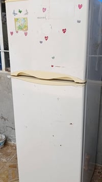 ثلاجه لبيع سعره 60الف بس يعوزه غاز  07714018344