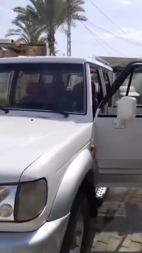 السلام عليكم كالوبر للبيع موديل الفين كامله من كلشي بدون حادث بيها شخط بالجاملغ  الأيسر الامامي ومتكحل وسونارها  مكينه بلاديه 70قفل والهزه مالتها بشهر العاشر تنتهي رقم أربيل *********** بغداد مكانها
