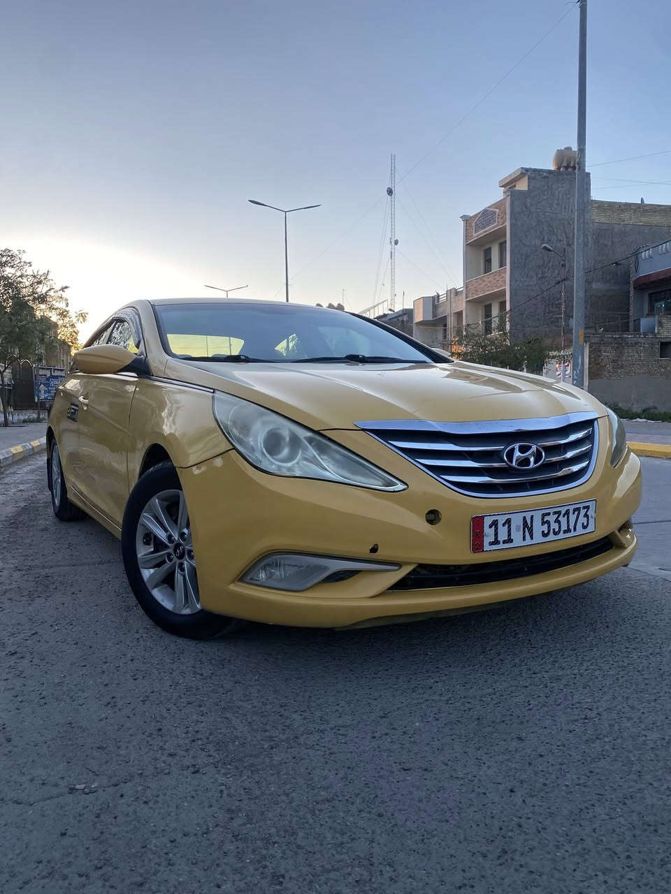السلام عليكم
‏HYUNDAI SONATA للبيع  
هيونداي سوناتا موديل 2013 
محرك 2400 GDI المحرك امبدل جديد هستوني شاده 
لا تنقيص ولا تبخير خير من الله 
كير 6 نمر ✈️
تبريد ثلج ❄️
السياره خير من الله مرتبه واحلى من الصور 
رقم بغداد الجديد 
🔴المواصفات ومواصفاتها معرفهه السوناتا  
كرسي كهربائي 
تدفئه الكراسي 
شاشه 
كامره خلفيه
مانع انزلاق 
🔊سماعات عدد 8 معه دمام ابلادي 
ويل 16 أنج عدد 5 
لد خلفي 
وبعد بيها مواصفات خير من الله 
بجم كبس بيهه ايرباك البرده طاك والستيرن
السياره وارد امريكي (حادث السياره بأمريكا باب السائق والجاملغ الامامي وبلعراق جاملغ الامامي عكس السائق وباب الراكب ) صور الحادث مرفقه في المنشور
السياره ماشيه 150الف 
📍الموقع بغداد الحريه 
السعر 98وبيها مجال للشراي 
الاستفسار اكثر ***********

