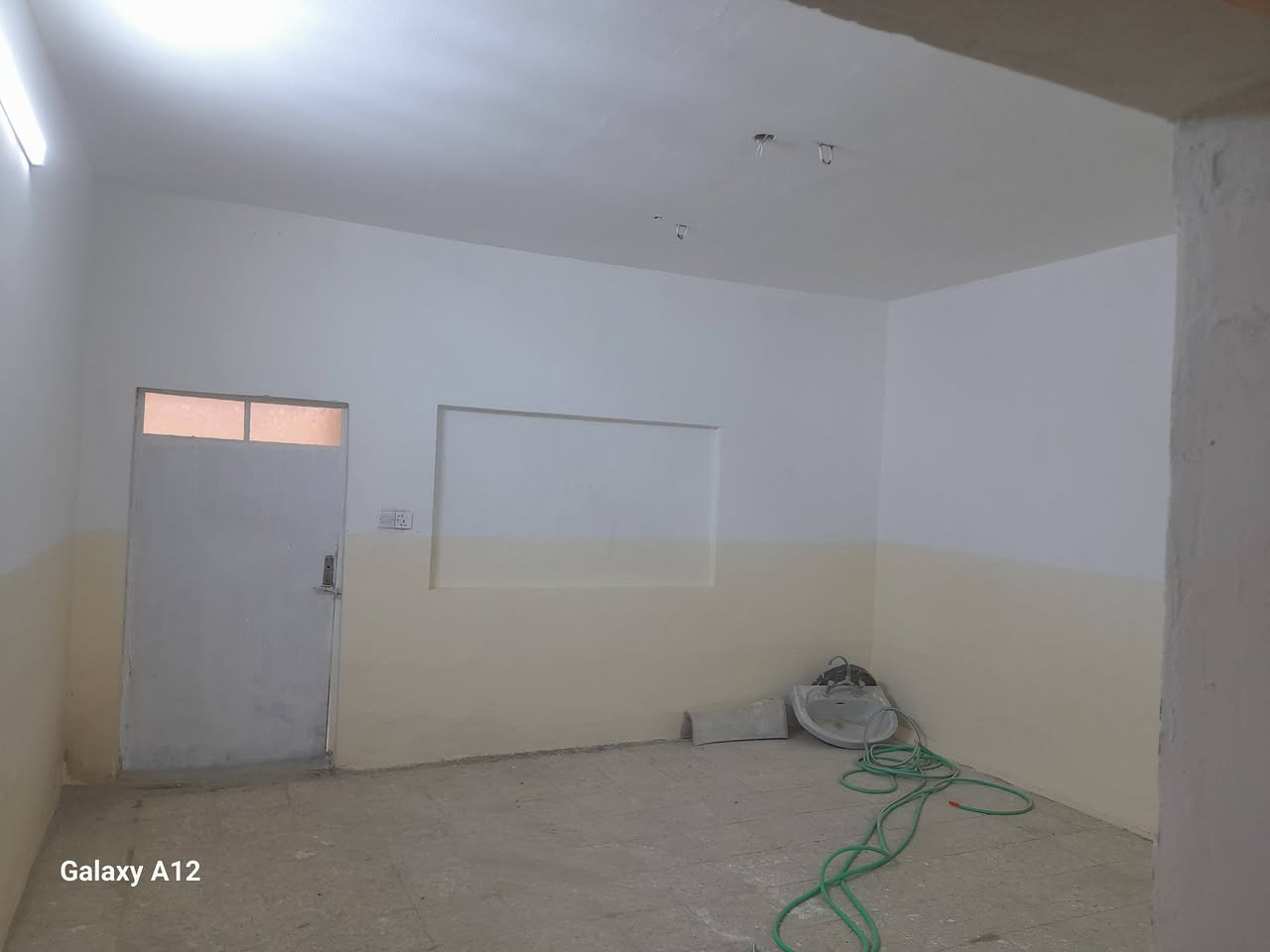 سلام عليكم موجود بيت اليجار م١٠٠متر بخدمات مصقط كبال مستشفي تركي البيت جاس ونضيف رقم ***********
