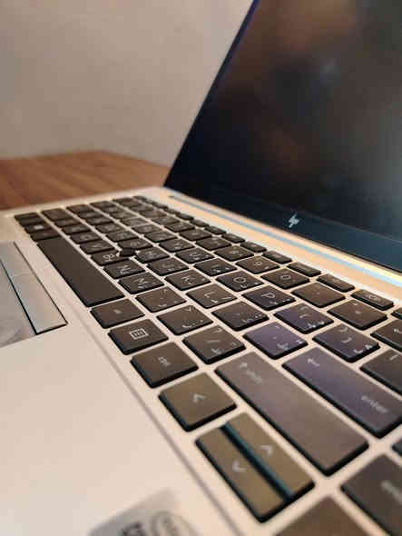 السلام عليكم لابتوب HP جيل 11 للبيع .
السعر 385 الف وبي مجال قليل .

اللابتوب مفول مواصفات
الجيل مالته جدا حديث الي هوة الجيل ال11 يعني سنه الإصدار مالته حديثه وادائه قوي.

فيس ايدي تعرف على الوجه .
حواف شاشة نحيفه ووزنه خفيف .

اللابتوب جدا نضيف وادائة قوي وممتاز يفيد الي عنده دراسة او العاب متوسطة او غيرها من الاستعمالات .

المواصفات :
المعالج intel cori5
الجيل : الحادي عشر (11)
كرت الشاشة : INTEL GRAPHICS 8GB
الشاشة : فول اچ دي (FHD) حجم 14.3 دقتها والالوان جدا واضحه وتشغل 4K بالمشاهدة .
الرام : 16G نوع DDR4 فدشي راقي .
الذاكرة : 256GB ssd M.2 
كيبورد عربي انكليزي ليزري .
كيبورد ميكانيكي .
سماعات ستيريو .
كامرة امامية واضحه
غالق كامره سلايد
بطارية اللابتوب ليثيوم تطول فوگ ال 4 ساعات ب الاستعمال المكثف .
سماعات بجانب الى الكيبورد 
المنافذ :
منفذ تايب سي للشحن
منفذ  تايب سي للبيانات 
منافذ USB 
منفذ Hdmi
منفذ سماعات
وغيرهن بعد.
المميزات:
كيبورد عربي انكليزي ليزري ميكانيكي .
لونه فضي من الخارج والداخل فدشي مرتب

الملحقات:
ملحقاته كلها موجودة واصليه
كيبل ثلاثي اصلي.
شاحنة اللابتوب الاصليه  .
جنطة لابتوب لونها اسود ومرتبه هم بعدهي جديده غير مستخدمه .

منصب عليه وندوز 10 برو مفعل مدى الحياة وحزمه الاوفس كامله كذلك مفعلة مدى الحياة .

اللابتوب كلش نضيف ومواصفاته قويه ومحترمه وتصميمه كلش مرتب . ومابي أي نقص كيبورد سماعات انترنت شاشة كامرة كله شغال وممتاز وماب اي نقص من اي ناحية .
وكلشي بي بعده جديد ونضيف مثل ماموضح.

السعر : 385 الف وبي مجال جدا قليل .

مكاني النجف والي يريده توصيل هم موجود ان شاء الله .

***********

(لابتوب للبيع النجف بغداد الانبار البصرة حاسبة محمولة منضدية دل dell hp pc laptops laptop computer )
