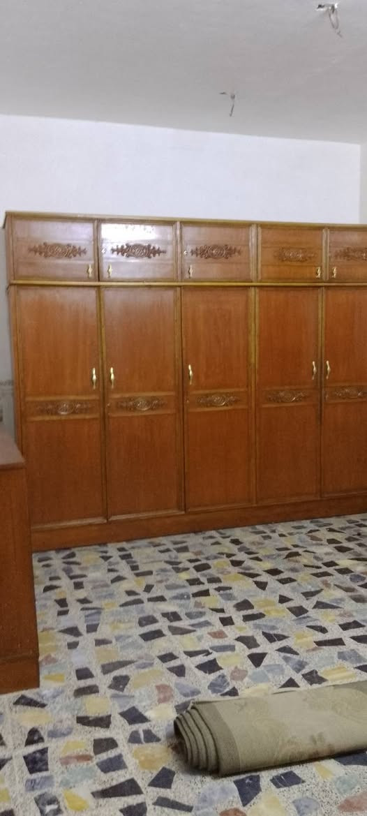 🌺 تخم قنفات عشر مقاعد نضيف بالإضافة إلى كنتور أبو الخمسة للبيع سعر التخم ٤٠٠وبي مجال بسيط والكنتور ١٧٥ بغداد الشعلة الدوانم شارع أفران الضياء إتصال (***********)
