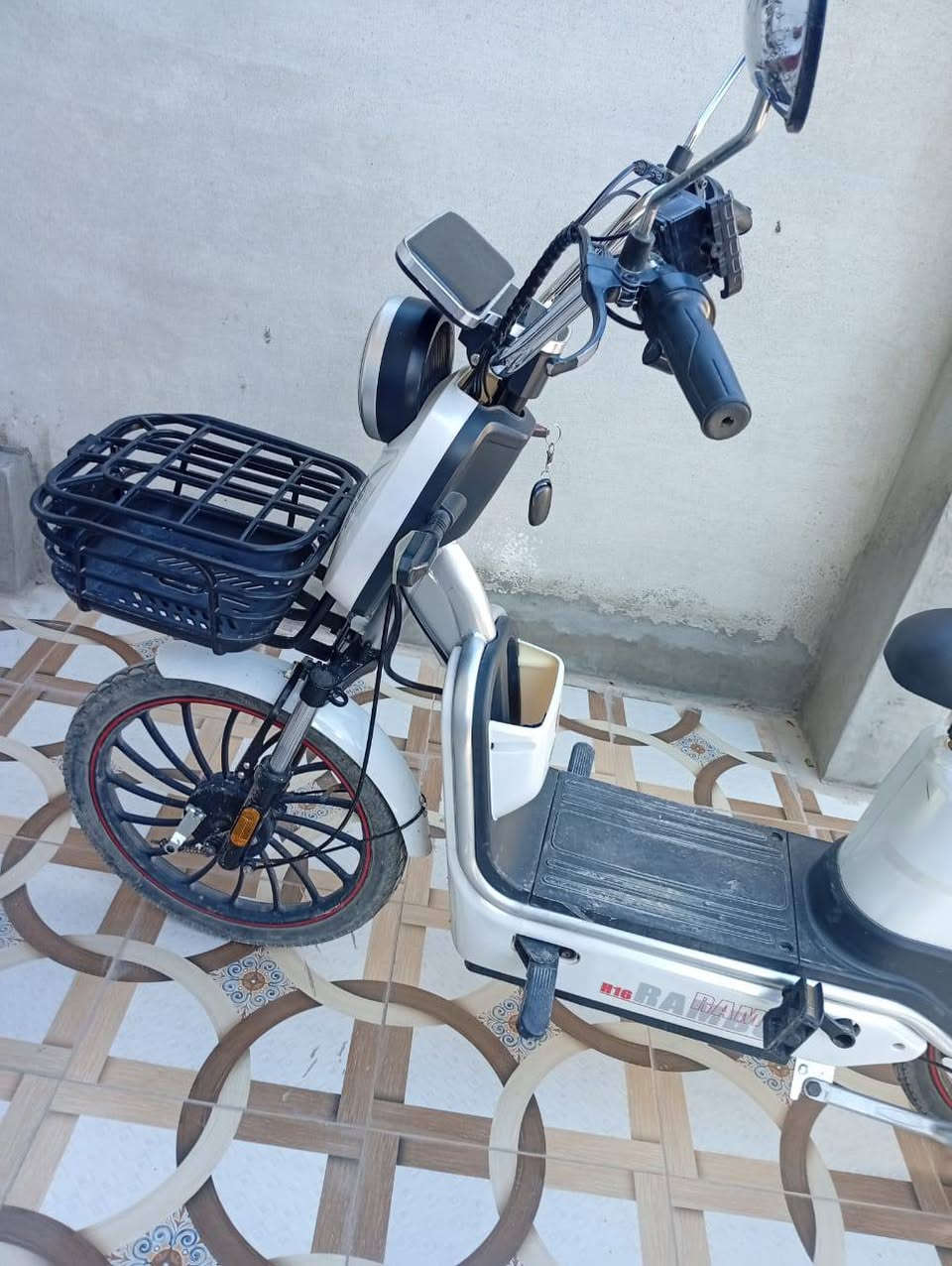 سلام عليكم ماطور شحن للبيع سعر 400 رقم تلفون ***********
