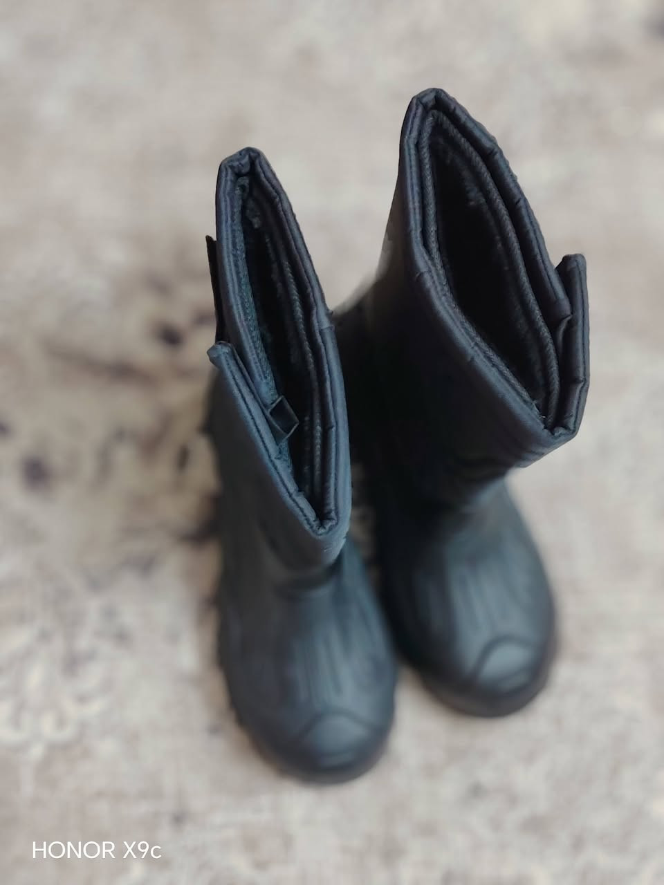 حذاء كلش حلو ونظيف وجديد مال دراجات هارلي والسعر 25 قفل  والعنوان بغداد قرب جسر الدوار  ركية فاضل  ***********
