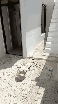 بيت ١٠٠متر ركن مربع غورفتين نوم هول استقبال مطبخ سعر٣٦ مليون حوزيران يم مدرسه عدنان خيروللة 
شراي ***********
