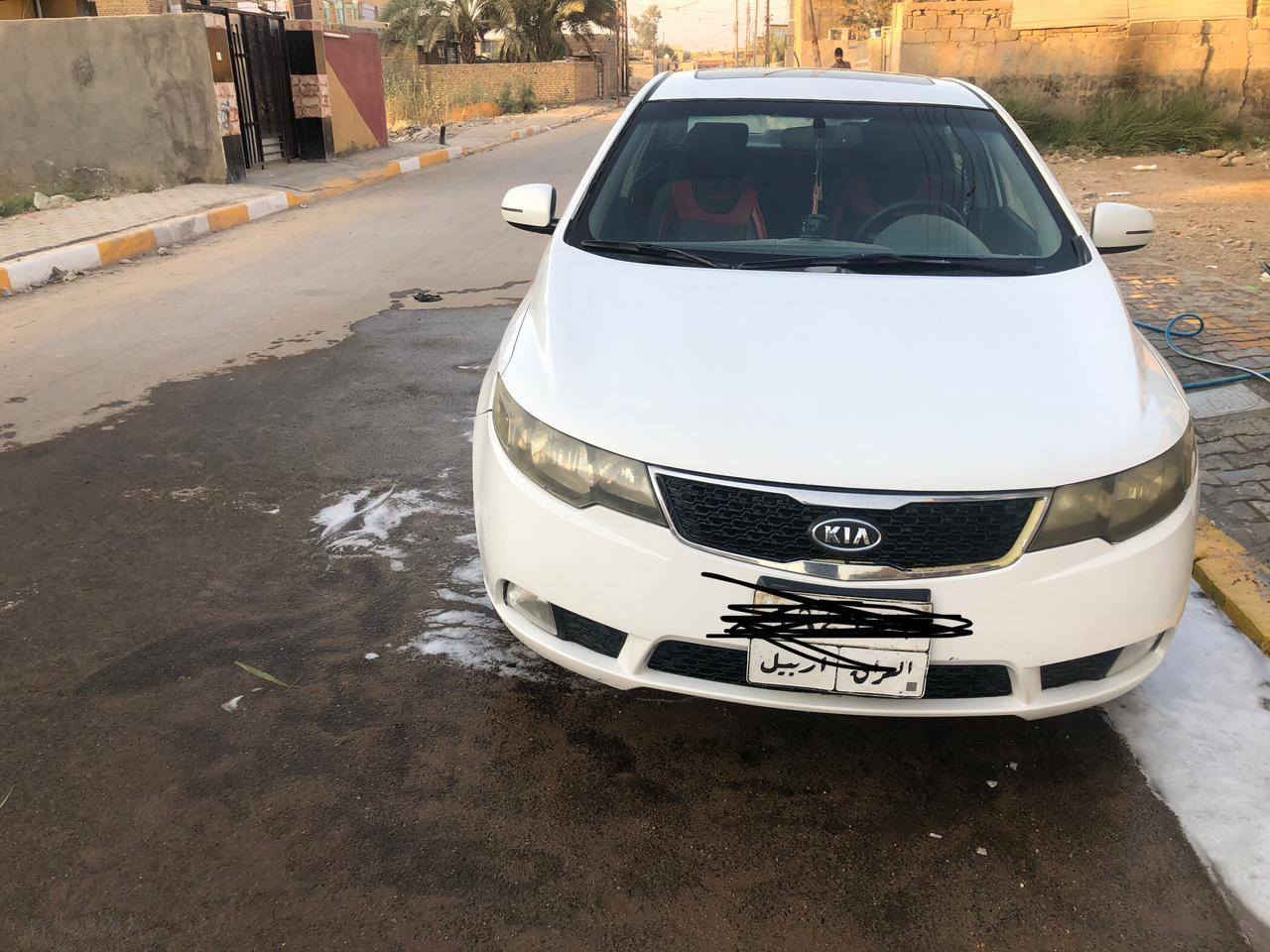 سيراتو 2011 للبيع 
بيه ضربه بالصندوك وبيه صبغ بالبنيد تغير لون
وجاملغات خلفيه  تبريد ثلج بدلت منظومه جديده 
كير ومحرك خير من الله وصدره زين 
رقمه اربيل تريد وكاله او تحويل خليجي محرك 16000
مكانه بغداد *********** سعر 95 وبيه مجال
