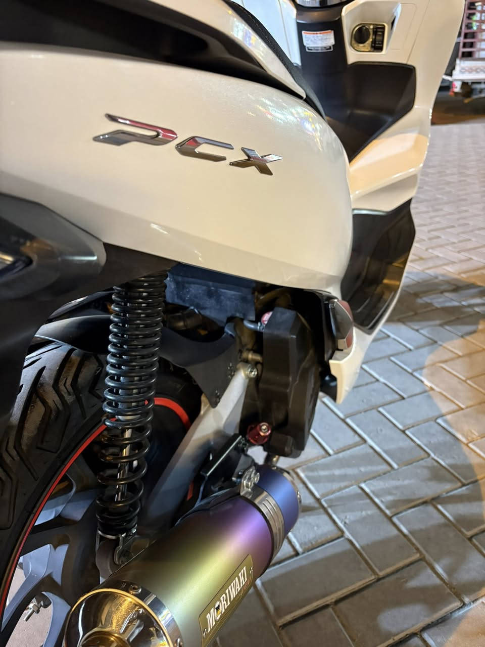 السلام عليكم pcx للبيع الجيل الثالث  ياباني
الدراجه جديده بمعنه الكلمه مكفوله من الزلغ 
المحرك 125سيسي  
الستان كهرباء 
الحساس الزدحام  A
المكان مدينه الصدر 
الرقم لاستفسار ***********
