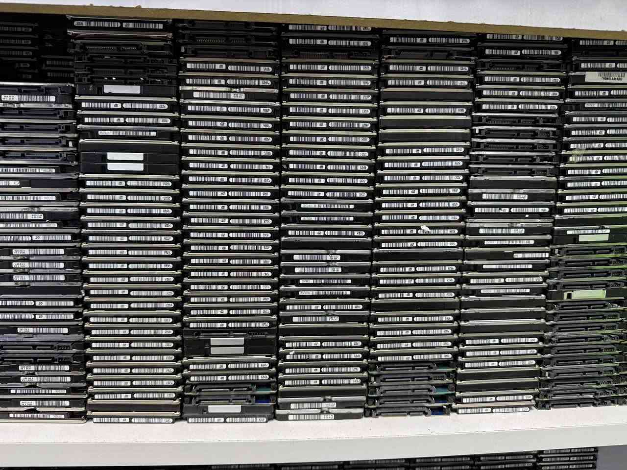 هارد نوع HHD اصلي ضمان
حجم 500 كيكا و حجم تيرا
جملة مفرد 
***********
