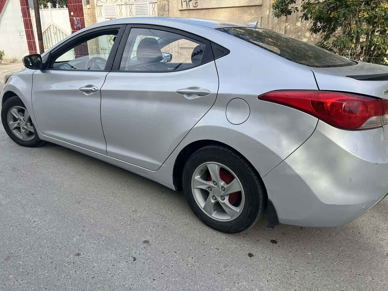 السلام عليكم
                   النترا 2012
خليجي ..
محرك 16.. 
كيرتوماتيك ..
نص فول ..
جاملغ امامي رش ..
مكان السياره موصل ..
سعر 107$
ترهم مقدمه 70$.  و 75$
*********** وتساب 
مكلف بالنشر ../ 
لا تبعث  طلب صداقه 
الطبات عندي مقبطه ادخل خاص
../ كل السيارات انزلها ستوري ../
