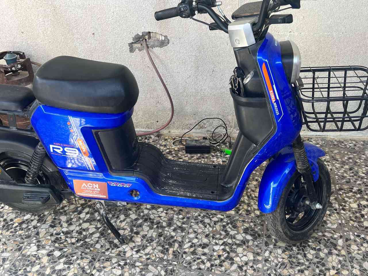 السلام عليكم دراجة شحن للبيع R9 موديل 2025  جديد مستعمل قليل كلش ما بي أي نقص تعال افحص و شوف بعينك
مفول من كلشي ما متواجد ع الفيس هذا رقمي ***********
