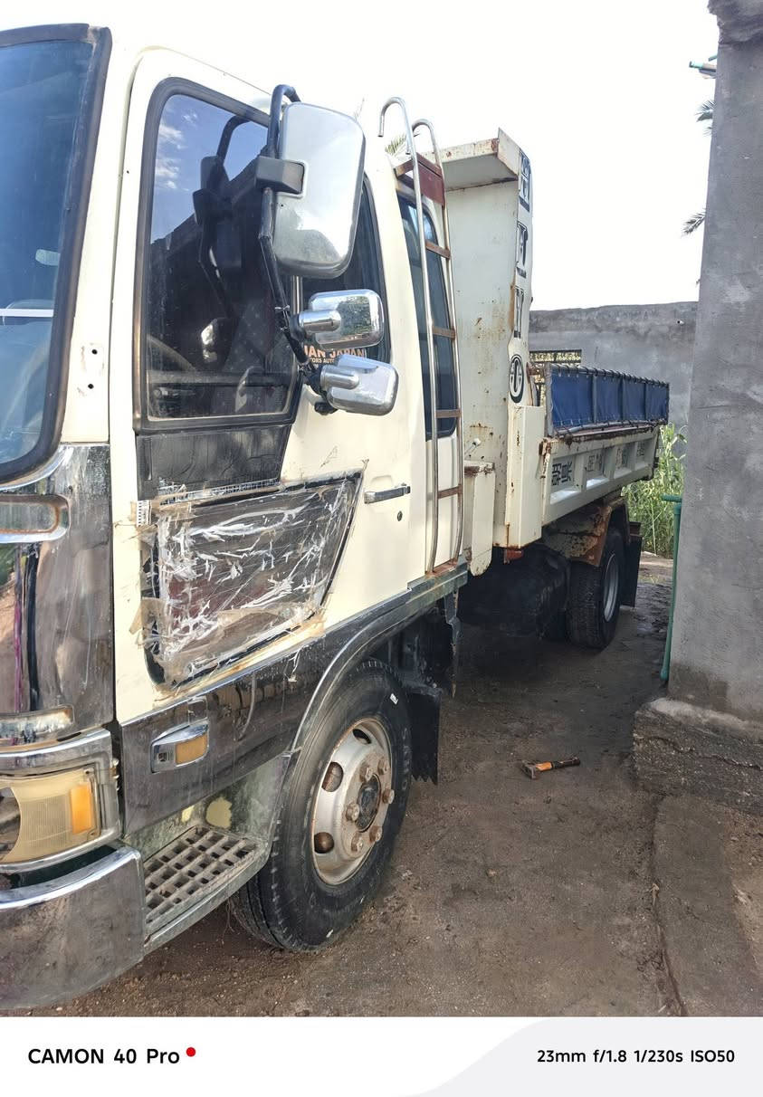 هينو طيره محرك 70 عادي 
كير 7 نمر 
سياره بسمي سنويه جديده باقي ستلام لوحات 
موديل 94 اصل
***********
