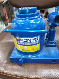 جك يدوي. اصلي   من شركة هونيو   الجك ماركه. اصليه يخص الباصات  والمنشآ...