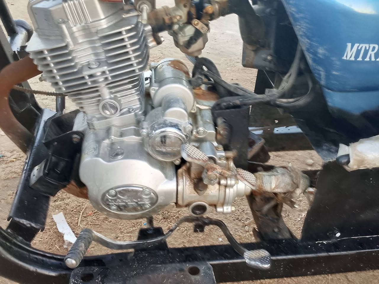 السلام عليكم ستوته انت عار للبيع موديل 2019 مقفوله كفاله عامه مكان النجف ابو صخير ما عايزه برغي رقم انجليزي ماكينه جديده كلها مقفول تخم تار.  ــــــــــــــــــــــــ ***********
