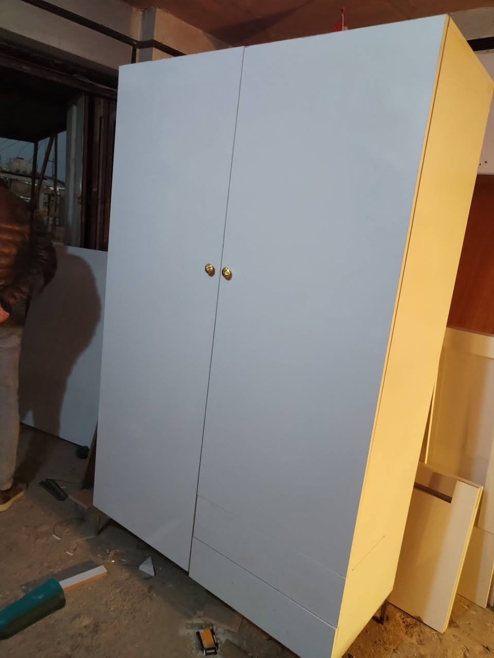 شغل حسب الطلب تزكام خشب تركي سرير +كنتور بابين  للاستفسار مراسلت الصفحه او اتصال ع الرقم ***********
