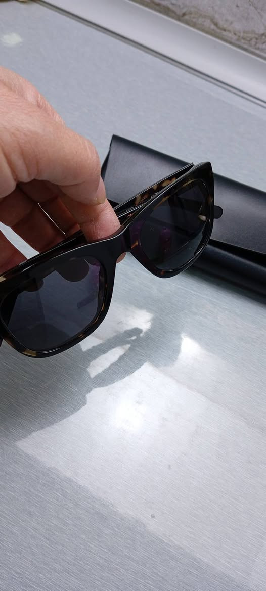 نظارة ماركة ace&Tate ايطالي ارجنال
قياس: 52
عدسات بوليكاربون 
فلتر : uv400 لحماية العين من أشعة فوق البنفسجية 
قطعة جديدة
للاستفسار : واتس اب ***********
