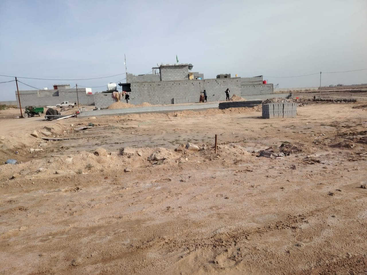 قطعه ارض للبيع في البصره تنومه الصالحيه سكنيه ماء وكهرباء 200 متر  زراعي سند 25 للاستفسار للاتصال ع رقم تالي***********  سعر 38 بيه مجال بسيط
