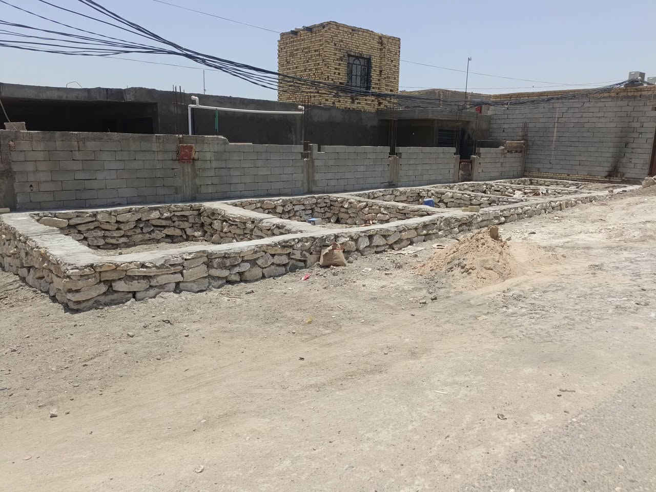 محلات للبيع ٥محلات الواحد طوله ٥ متر والعرض ٤ متر منطقت سيد جابر على الشارع مآل ساده بدايت الجسر لي يريد واحد نبيع يريدهن كلهن نبيع ستفسار ***********
