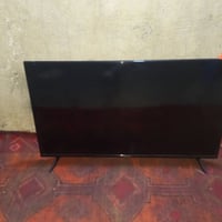 شاشة Smart  Wi-Fi يوتيوب صوت محيطي شاشة نظيفة ومابيها اي خلل  حجم 43  ...