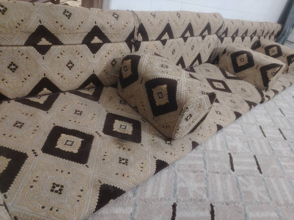 جلسه عربيه للبيع ١٤ متر ٧ دواشك كامله مع تجوات حبيبات نضيفه سعرها ١٧٥ مكانها نجف حي ميسان مقابيل العسكري *********** بيه وتساب النجف, العراق
