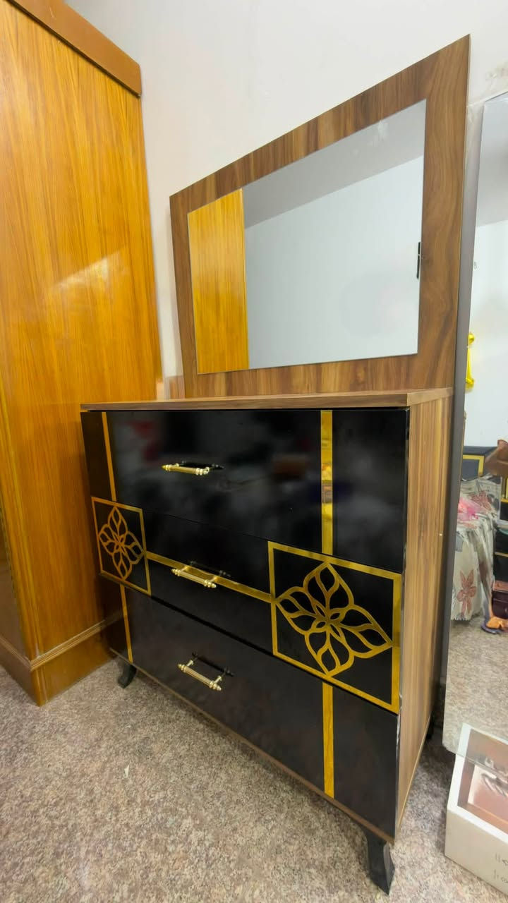 سلام عليكم
غرفه نوم تركي مستعمل للبيع اخو جديد النضافه 100‎%‎
عدد القطع 5 النضافه نفس الي بل صوره 
التواصل ومعرفه باقي تفاصيل على رقم تالي 
عنوان كربلاء 
رقم تواصل *********** واتساب موجود فقط
