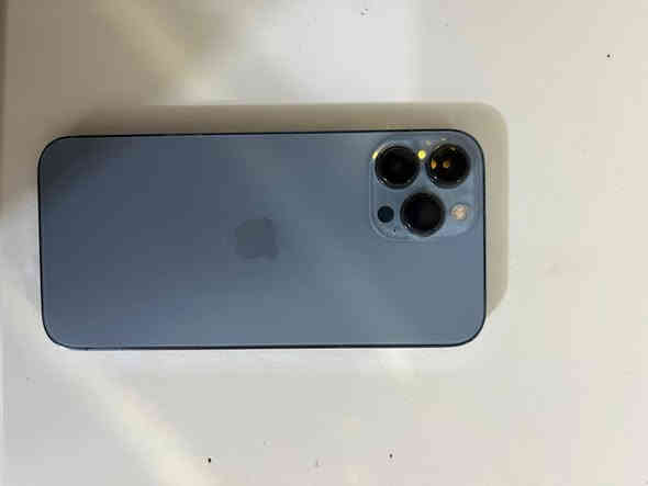 آيفون 13 برو ماكس ذاكرة 256 بطاريه مبدله فقط اصليه وكاله ملاحظة ( شاشه بيها جكة نقطه كلش صغيره مامبينه ) سعر 525 وبي مجال عنوان بغداد المشتل ***********
