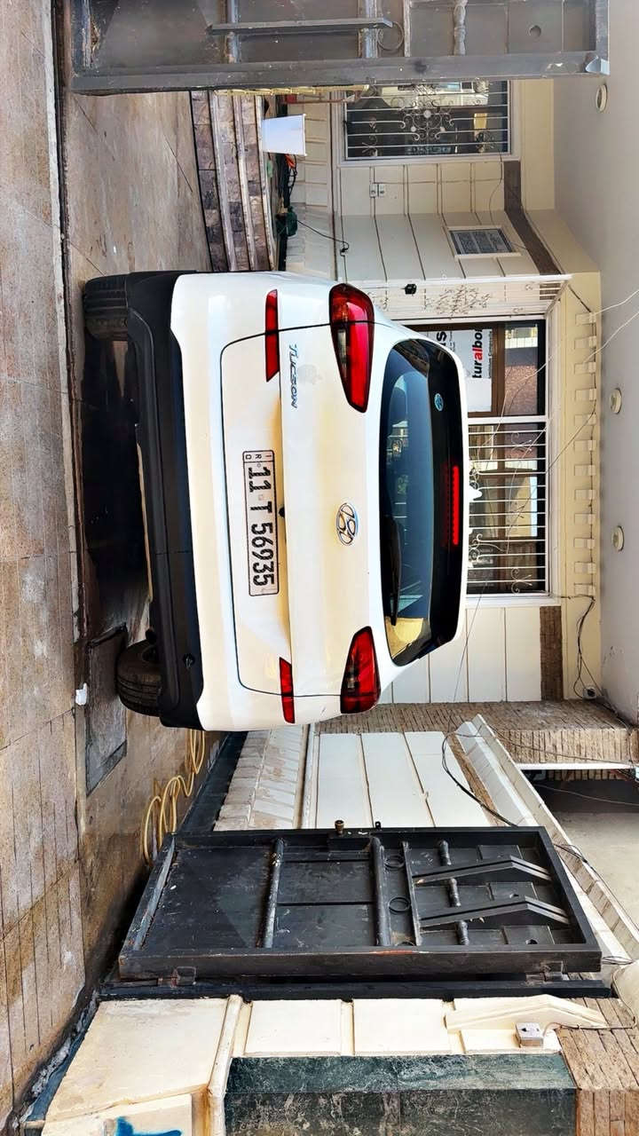 السلام عليكم اخوان عندي توسان 2020  البيع شركة الكاصدخليجي بيهة صبع ربع باب ونصف الجاملغ وقبق الجنطة والبنيد مبدل 
مواصفات السياره 
بصمة 
شاشة حجم كبير 
دخول ذكي 
خمسة انضمة قيادة
مري شفط
جهتين تحكم ستيرن
حساس خلفي وأمامي 
شاحن ذكي المبايل 
كشنات جلد وتحكم جهتين 
سيارة مصروف علية حدادية قبل عشره ايام بدلتهة وتخم تاير هم وباتري جديـٍْد ماناقصهه ايشي سيارة بلجيس
السعر 180 وبيهة مجال الطيبين 
عنوان بغداد حي اور 
***********
