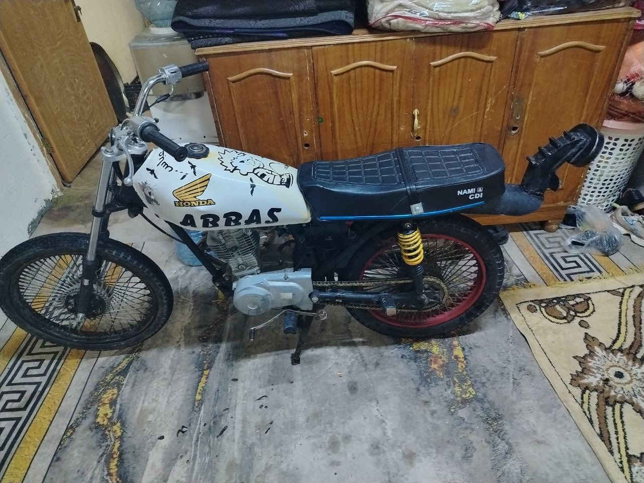 السلام عليكم دراجه ادوات نامه للبيع عنوانها البصره كرمة علي الشراي يتصل على رقمي هذا ***********
