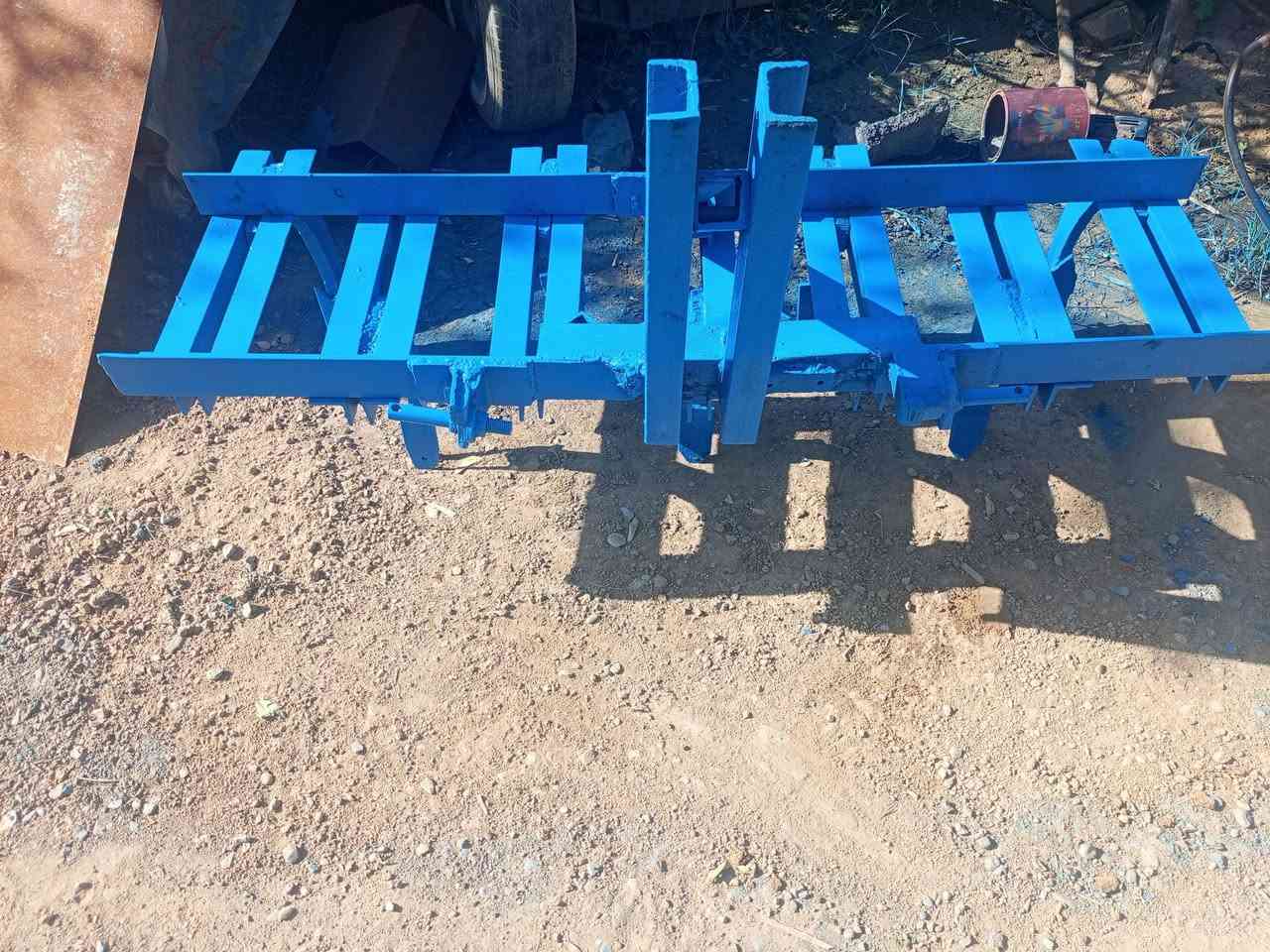 السلام عليكم للبيع خامرشه كابؤتا وفدان كابؤتا بلادي ياباني تشتغل على جميع المكائن الزراعية الصغيرة والكبيرة من حجم 16الى على حجم 35مكاني بغداد الاتصال على الرقم ***********
