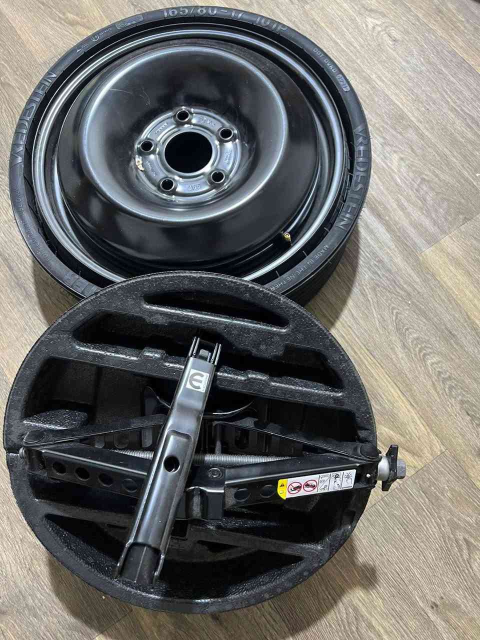 السلام عليكم
اخوان للبيع سبير كرايسلر باسفكا ڤويجر 
مال سياره 2023
كامل مع فلينه +جك+ ويل سبانه 
السعر خاص او اتصل 
***********
