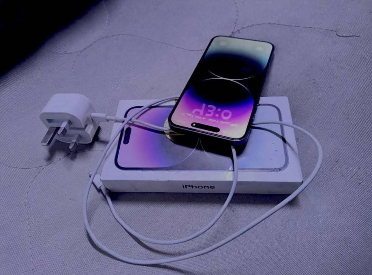 سلام عليكم
14برو ماكس 
دبل سيم كرت 
ذاكره 256 
بطريه 81
نضافه مالته 90
مروس ب 13برو ماكس اهم شي مكفول شرق وسط و اخض فرق 
و بيع قفله من الخير 800رقمي ***********
