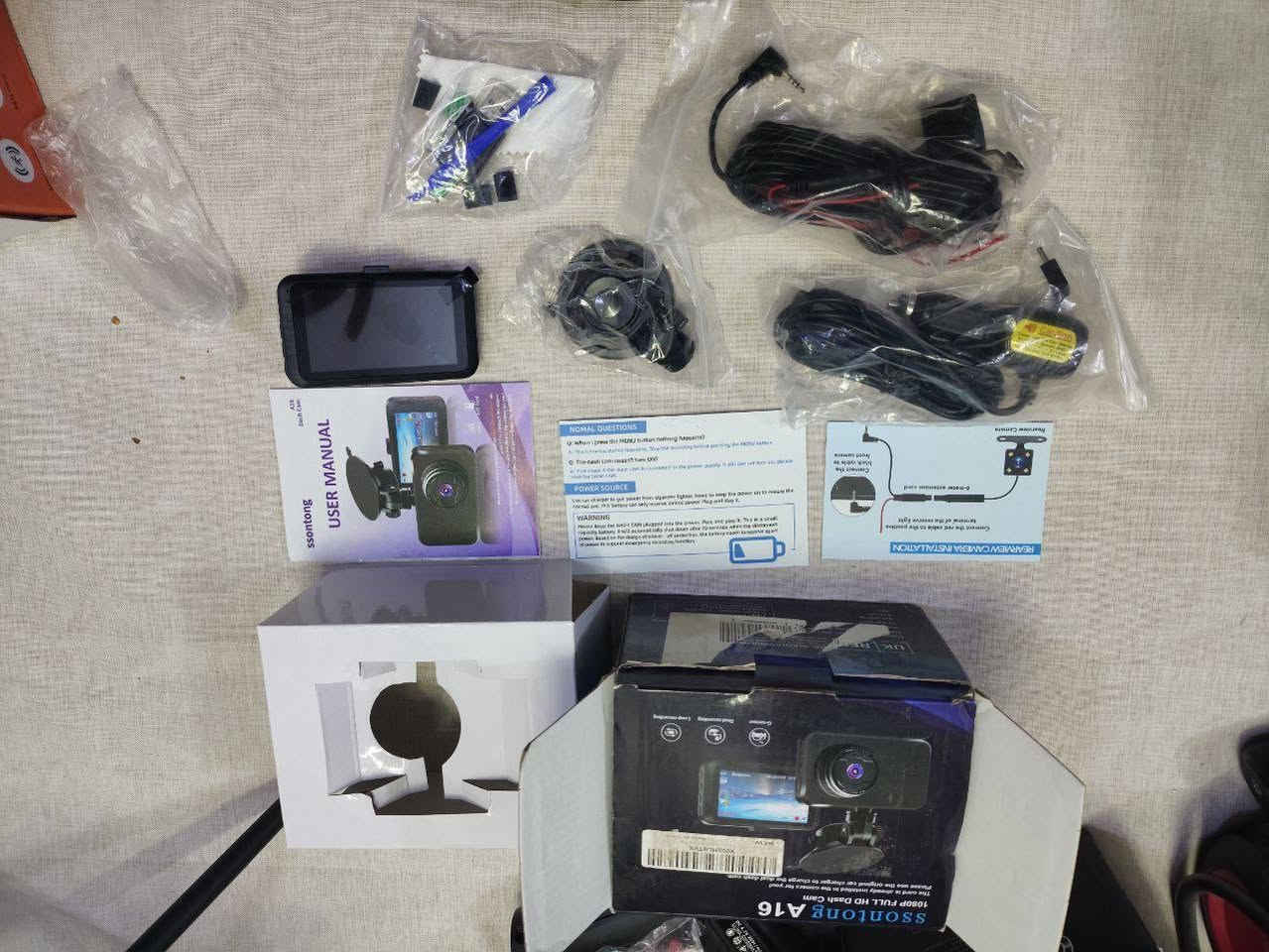 داش كام خصم سعر 35 الف ا ول تم  اخر قطعه امامي خلفي
داش ماركه حقيقي مع رام اصلي 
تعمل بدقة HD 1080p

- مقاومة للماء 

- شاشة 3 بوصة عالية الدقة وثلاث عدسات قابلة للتعديل 

- خاصية التسجيل المتزامن للصور الأمامية والخلفية  هذه الميزة بتسجيل الحوادث والمواقف في الطريق اثناء قيادة السيارة 

- إمكانية اكتشاف الحركة حيث تقوم هذه الكاميرات ببدء التسجيل اذا تم اكتشاف الحركة في الكاميرا 

- تمتلك مستشعر G يقيس مقدار التغيرات الحاصلة في السرعة أثناء قيادة السيارة 

- ذاكرة البطاقة الداخلية 32 G وعندما تكون البطاقة ممتلئة ستتمكن من خاصية التسجيل الحلقي

- يتم تسجيل كافة المعلومات وتسجيل الفديو في بطاقة الذاكرة  في الكاميرة

- خاصية عرض صورتين في نفس الوقت على الشاشة باستخدام خاصية ال pip

- خاصية تسجيل الصوت اثناء تسجيل الفديو 

- تحتوي الكامرة الخلفية على عاكس 100 درجة 

- تحتوي الكاميرة الداخلية على عاكس 140 درجة
وهذا يعني ان الكامرة قادرة على تغطية رؤية بزاوية 140 درجة
35الف


**إذا كنت صاحب هذا الإعلان وتريد حذفه لأي سبب، رجاءا أرسل رسالة إلى الدعم الفني**