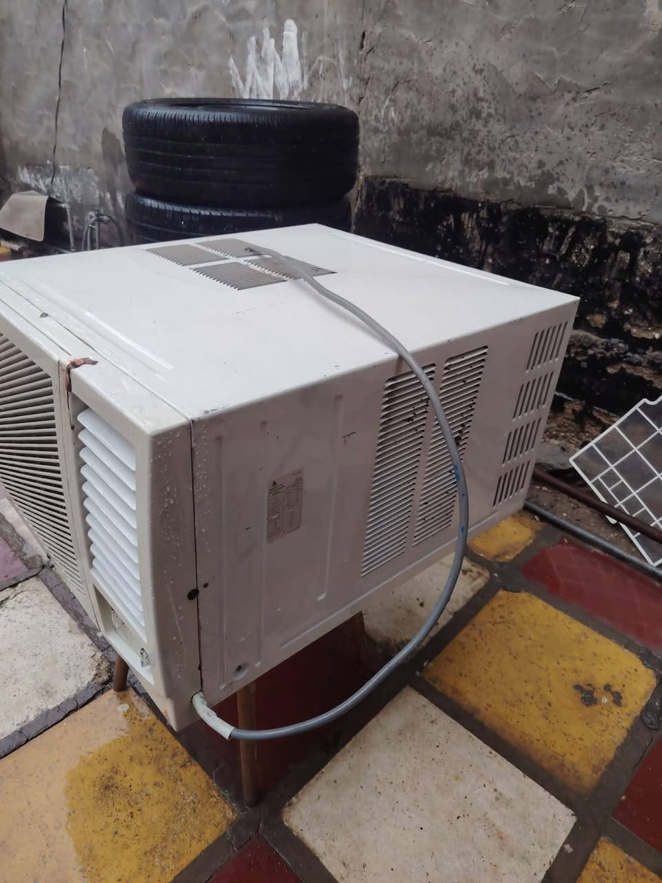 مكيف الحافظ T3  طنين شغال مداخل تصليح استخدام موسمين فقط السعر ٣٠٠ وبي مجال شرط الفحص مكان الحلة ***********
