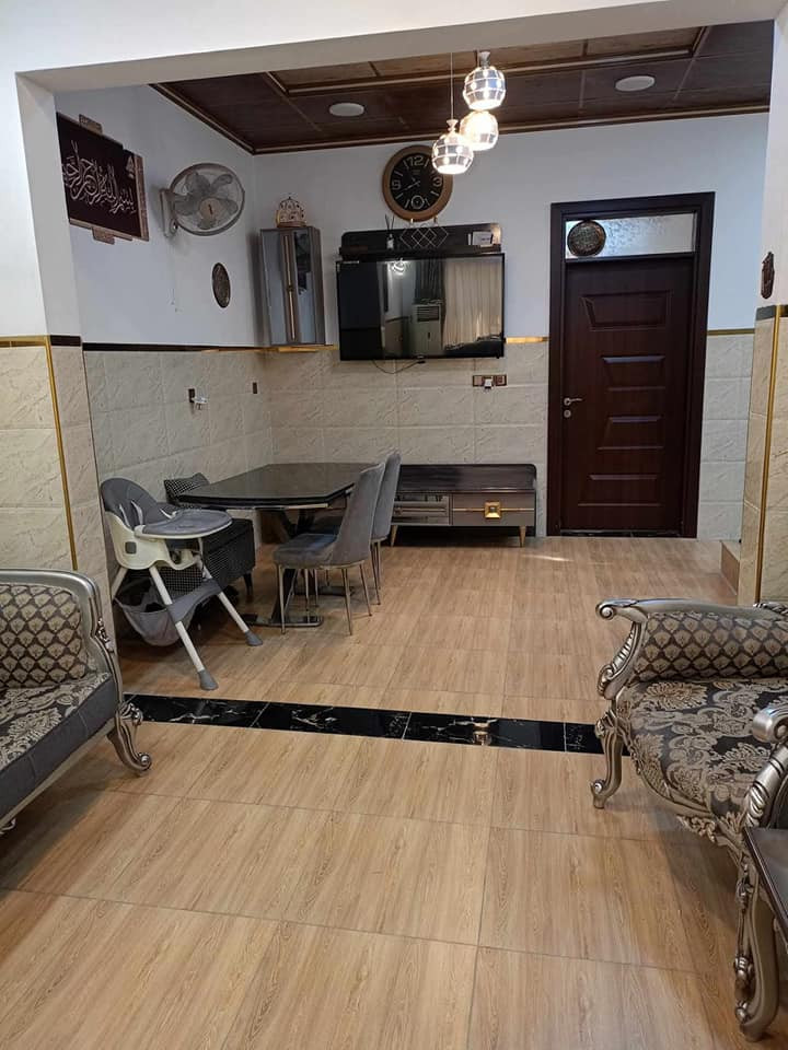 دار للبيع الموقع مزارع الكندي بيع مستعجل  95 مليون 
المساحة 100 متر واجهة 6.75 *15
مع المطبخ  والسبالت
مسموح السكن 
خدمات ماء زائد كهرباء  ومقابل الدار مبلط
طابقين
للاستفسار اكثر 
***********
 واتس + اتصال
