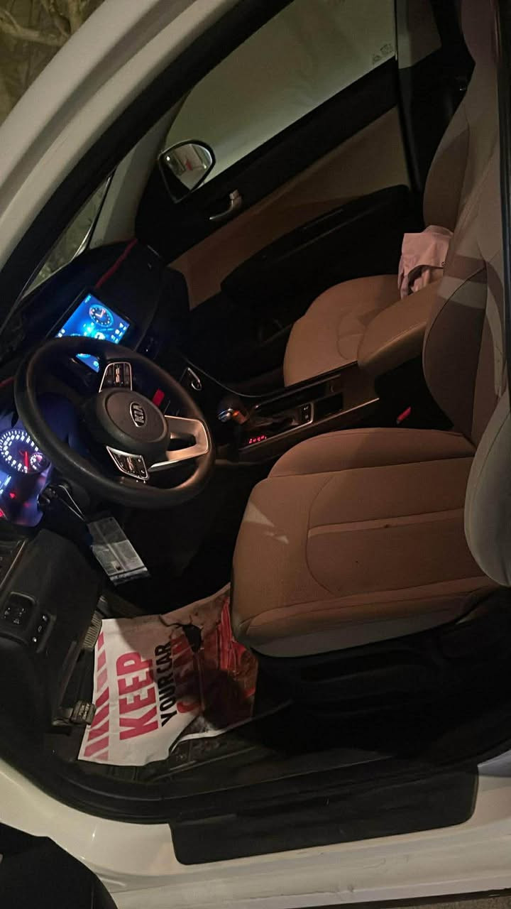 السلام عليكم
تم تنزيل السعر 
اوبتما ٢٠١٩ خليجي محرك ٢٠٠٠ ماشيه ١٥٠ الف كيلو 
بيها الجاملغ الامامي الايسر مبدل اصلي 
والضربه الي موضحه بالصوره 
محرك وكير مكفول 
والسياره ما بيها قطرة صبغ 
السعر 170 وبيها  مجال  

***********
مكان السياره بغداد
