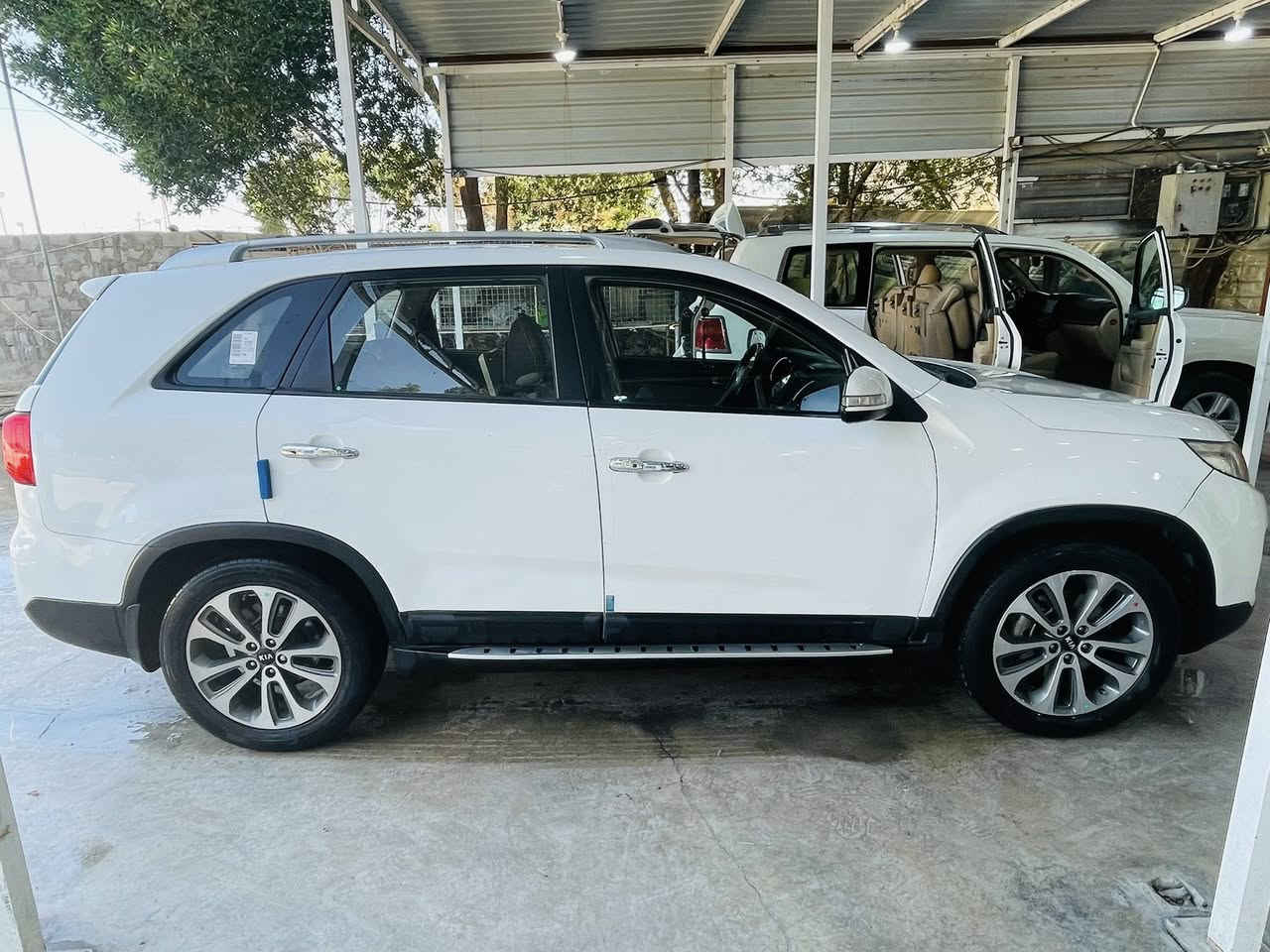 سورنتو ٢٠١٤  نص مواصفات
٦ سلندر 
محرك ٣٥٠٠
سبعه راكب
مرئي شفط
شاشه اندرويد وكامره خلفيه 
دواسات صفاح بلادي 
السعر ١٨٧ ورقه وبيه مجال
للتواصل //‭٠٧٧٢ ٣٨٧ ٨٨٦٤‬
