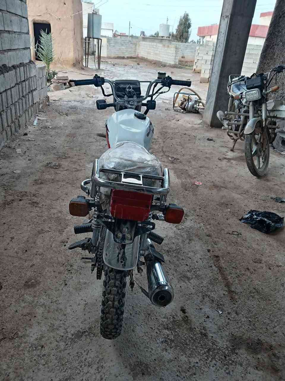 ماطور خمسه كير موديل 21محرك نضيف كهربائيات شغاله سلف شغال وياله انضاف السعر 400وبيه مجال مكاني الحويجه داخل لتصال ***********
