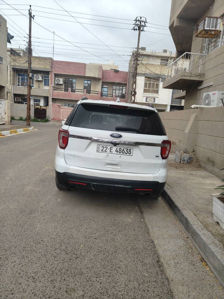 فورد اكسبلور وارد امريكي صور الحادث مرفقة للبيع او مراوس حسب القناعة 
مواصفات 
تحكمات ستير 
كشنات تدفئة تبريد 
شاشة حديثة تدعم كار بلي 
دفع رباعي 
ردادات تحديد مسار 
***********
بصمة تشغيل عن بعد 
سيارة جاهزة من كل التفاصيل للتواصل مع صاحب السيارة الرقم اعلاه بغداد, العراق
