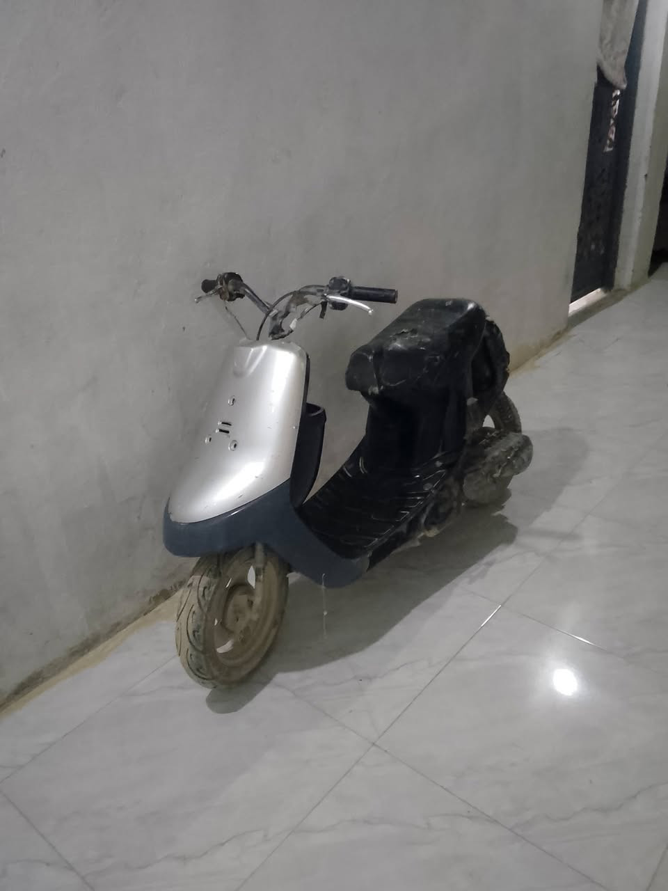 دراجو زعرة خطين محرك ما مفتوح ابد عل فحص شلعة تخبل بيهة هندر واحد عوزهة بس كفرات سعر 120 بيهة مجال متوازي عل بيعة تواصل خاص عليق وراسلك


**إذا كنت صاحب هذا الإعلان وتريد حذفه لأي سبب، رجاءا أرسل رسالة إلى الدعم الفني**