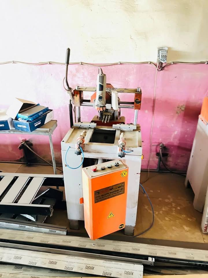 سلام عليكم 
معمل pvc نظيف استعمال قليل لبيع بسبب عدم الحاجه له
السعر ٣٠ ورقه معمل كامل وكله شغال ونظيف جدا 
مكان صلاح الدين تكريت 
الرقم ***********
