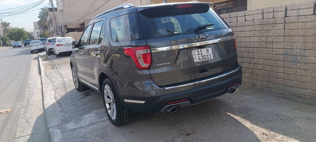 اكسبلورر للبيع 18 لمتد فول ماعدا الفتحة
كامرات امامي خلفي 
داخل جلد كهرباء
7راكب كشنات خلفي كهرباء
تبريد 3قطلع تدفئة كشنات حتى الستيرن 
ويل 20
صندوق كهرباء دكمة وحساس
حساسات رادار شاشة تحكم كبيرة 
مواصفات هواية متنعد 
السيارة جديدة على ايدنة من 2019
حادث بنيد فقط وبدون ايرباك كلها عالشركة ومبيها اي نقص ترايها لزاخو
ماشية 124000كلم وليس ميل
رقم بغداد مكانها بالسيدية
السعر 17500
الاتصال ***********
