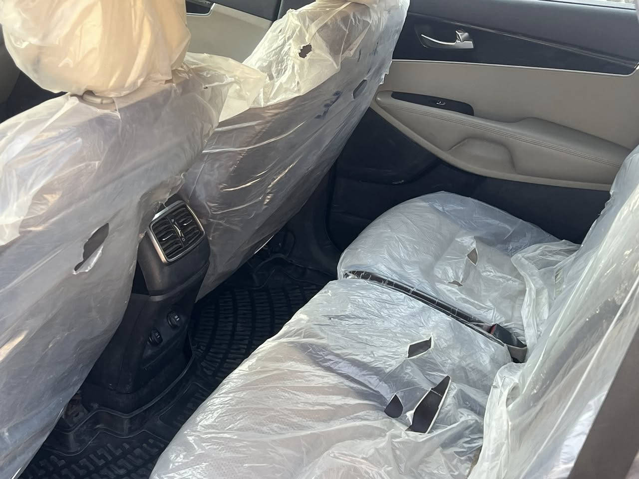 سورنتو خليجي مكفول ماعده بارد ماشيه ١٥١الف موديل ٢٠١٨السعر ٢١٥ بيه مجال قليل ***********
