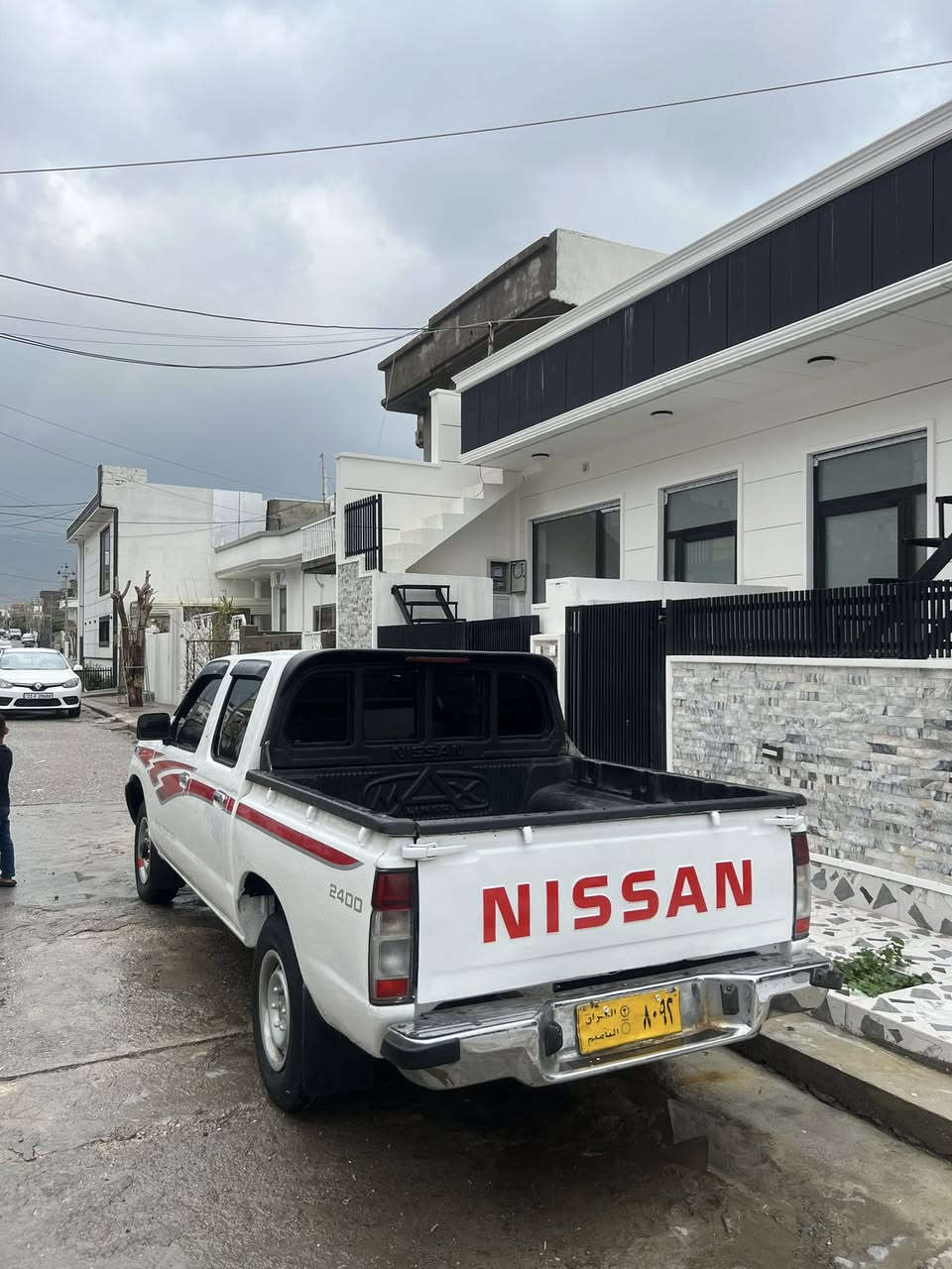 نیسان مۆدیل ٢٠٠٢ 
ئاڕمپلاسیکی سلێمانیە 
دووسەو پەنجا مەسروفینیە 
گێڕو مەکینەی بەشەرت 
کابلێتەرە دەعامو زەڕبەی نیە 
سعری ٧٣گەڵاو ماعمەلە 
***********
ئەدمین 🥀🫶
