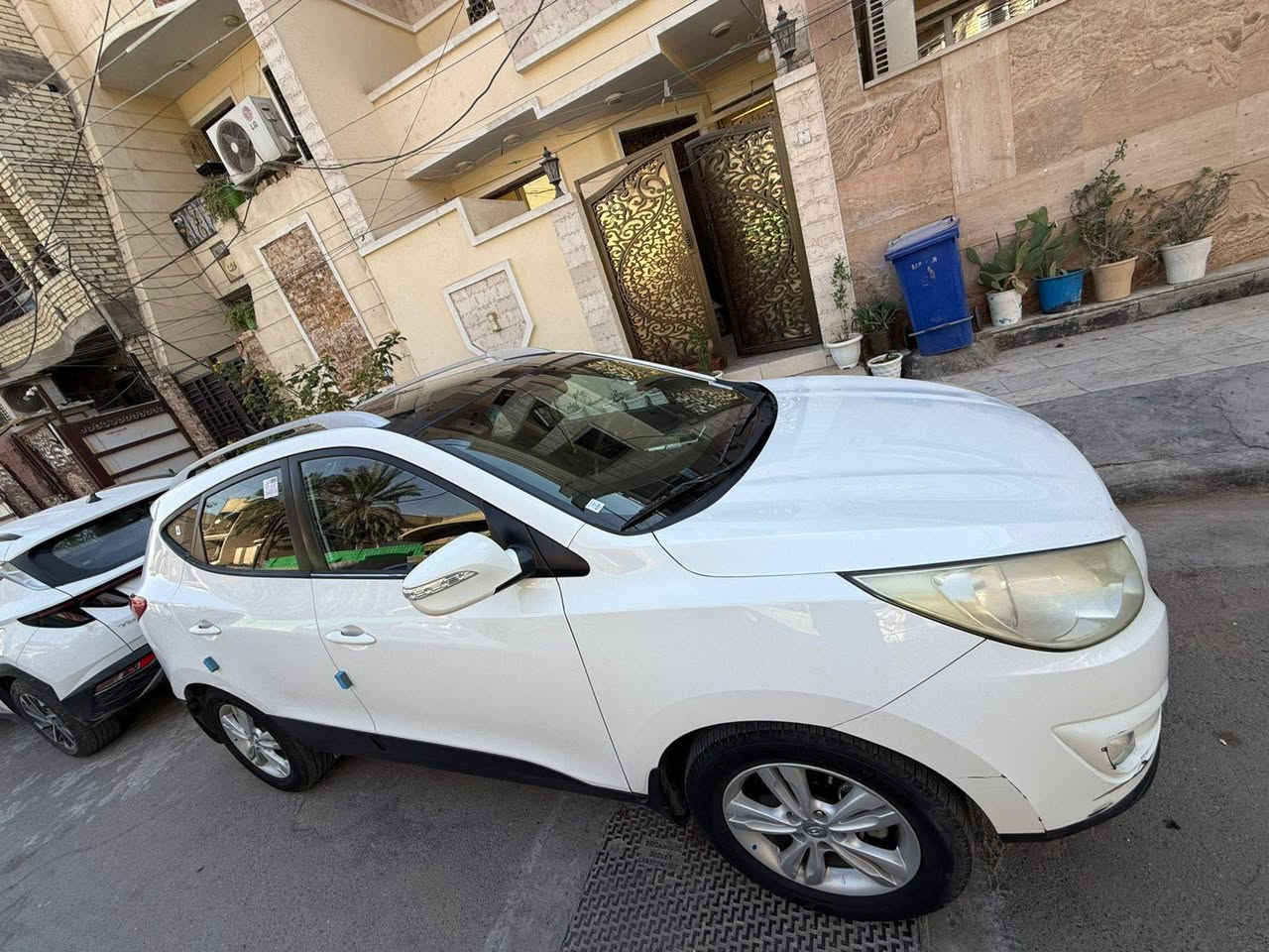 السلام عليكم
توسان موديل 2013 خليجي سيارة مكفولة كفالة عامة من ضربه وصبغ وتبديل مكينة وكير شرط الفحص تخم تاير وتبربد شاشة وكامرة بنوراما واشارة بالمري تحكم جهتين دوشمة عامة رقم مميز باسمنا تحويل ثاني يوم داخل لونين منظومة بانزين كلها جديد.  سارة مال بيت جديدة كلش سعرها 145مابيها مجال مامتواجد.ع الفيس اتصل على راعيها *********** احمد ابو طيبه
